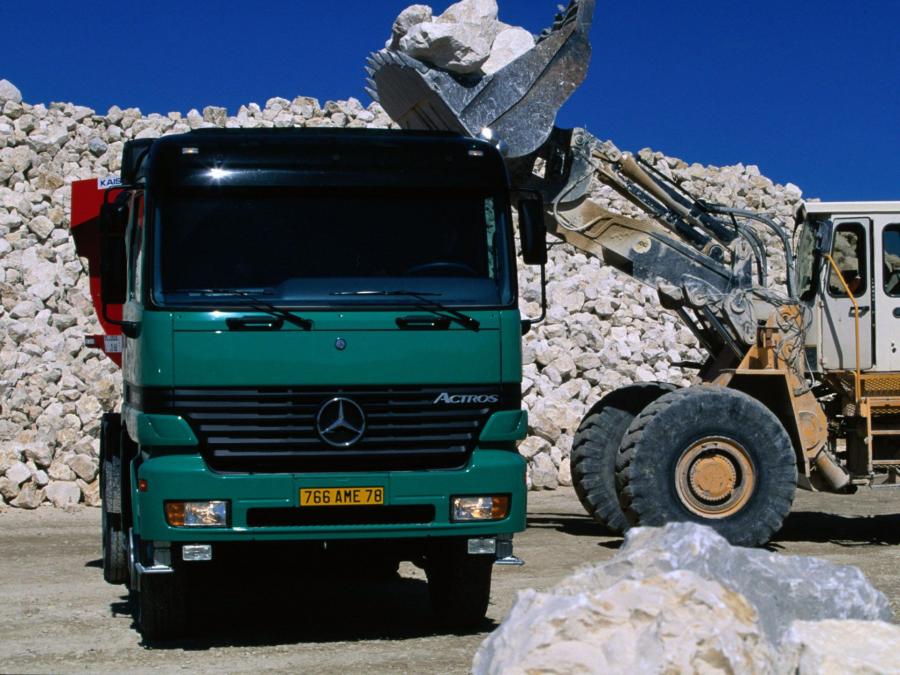  Mercedes-Benz Actros 2040 1997 года  (фото 4 из 12)